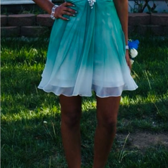 Above knee dress with beautiful flowy outer shear and embellished bodice. - Picture 1 of 5